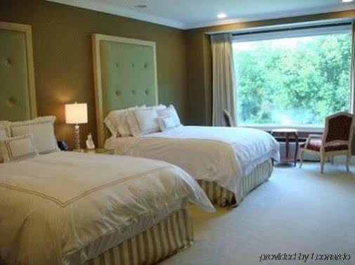 Rocky River Inn New Milford Bilik gambar